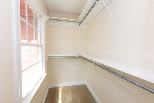 Building Photo - $300 off the first month's rent on a 12 month approved lease