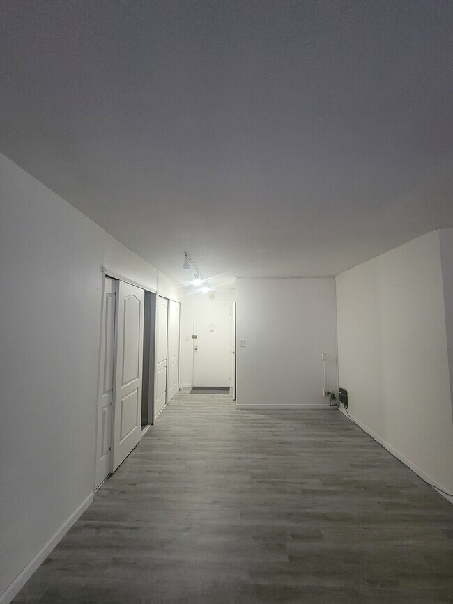 Building Photo - 201 St Pauls Ave