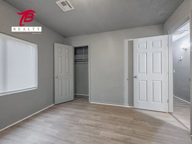 Building Photo - Charming 3 Bed home for lease!