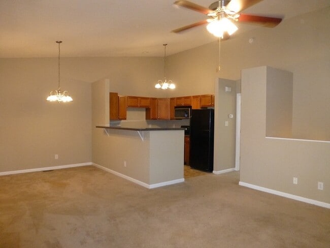 Building Photo - Spacious 3-Bed, 2-Bath Townhouse with Bonus Room & 2-Car Garage in North Knoxville