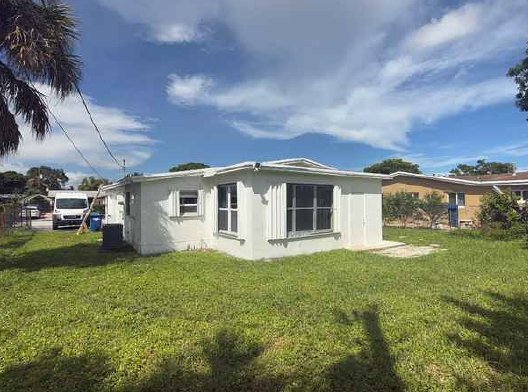 Building Photo - 3740 NW 9th St