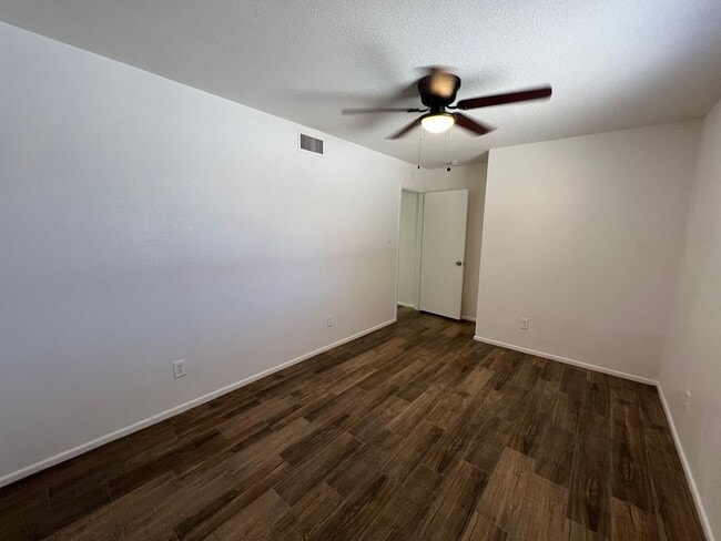 Building Photo - REMODELED 3 BEDROOM IN TOWN!