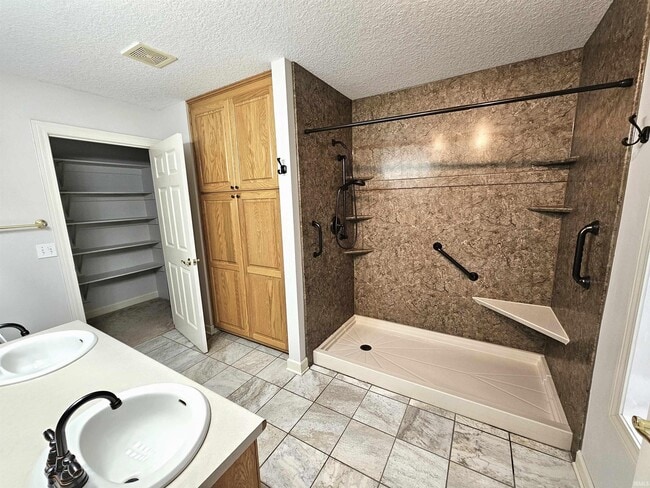 Building Photo - 3015 Hedgerow Pass