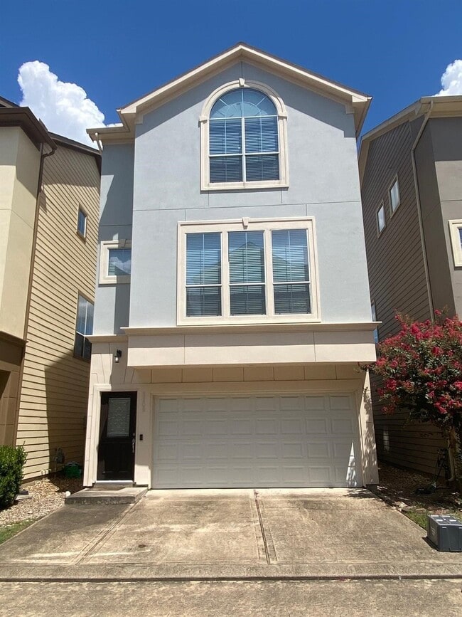 Building Photo - 3209 Clearview Cir