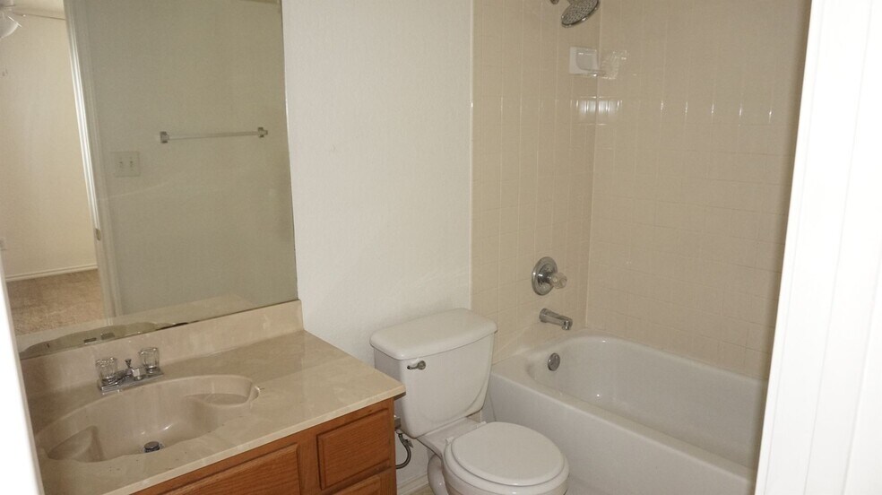 Building Photo - 3301 Hereford Ln