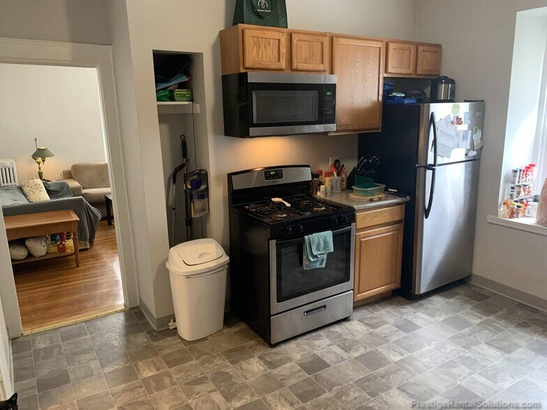 Building Photo - 172 Bigelow St