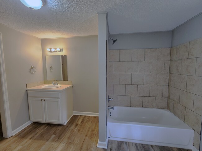 Master Bath - 13281 Hammack Rd