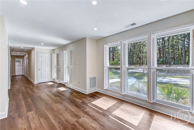 Building Photo - 18 Deer Run