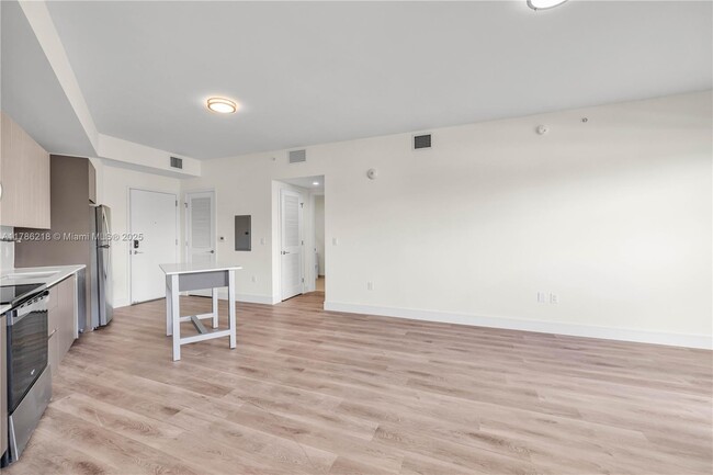 Building Photo - 3801 N Dixie Hwy