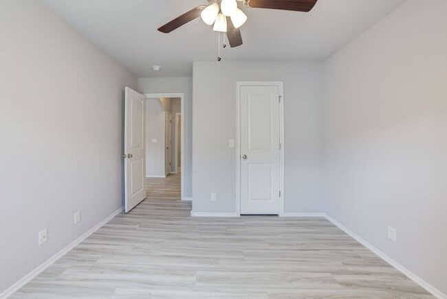 Building Photo - 4/2.5/2 New Construction Available Now!