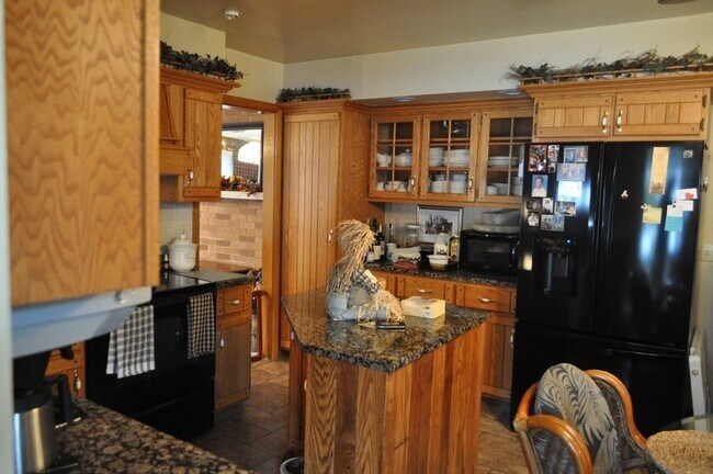 Building Photo - 317 Chestnut St