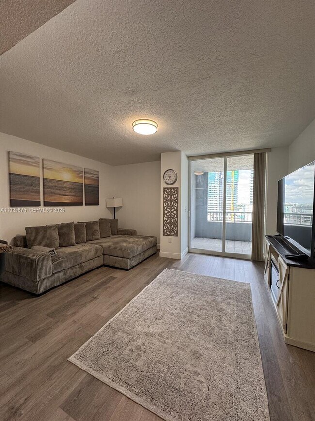 Building Photo - 170 SE 14th St