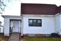 Building Photo - 602 S Miller St