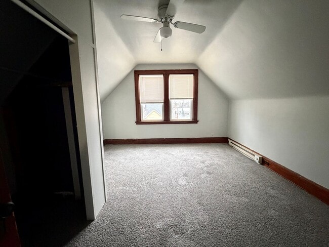 Building Photo - 2 or 3 Bed/1 Bath House for Rent!