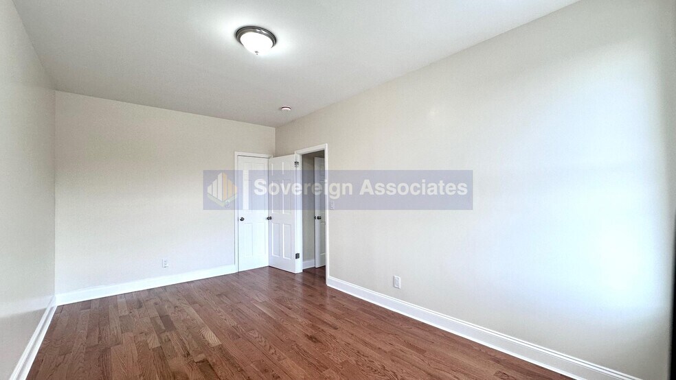 Building Photo - 1803 Riverside Dr