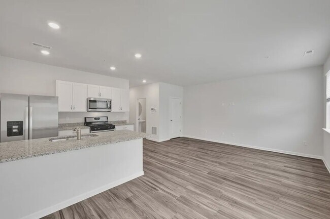 Building Photo - 130 Maple Run Dr