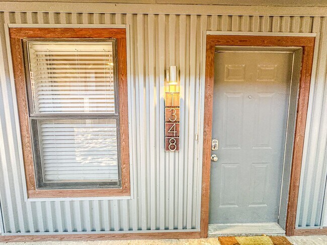 Building Photo - 2-Bedroom, 2-Bathroom Condo at District-12!!