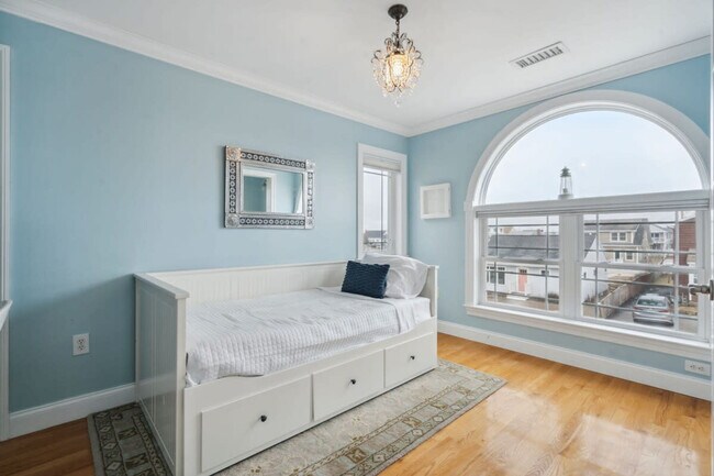 Building Photo - 9 Lowell St