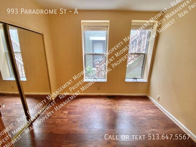 Building Photo - 993 Paradrome St