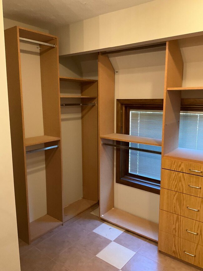Building Photo - 4-Bedroom Home with 2 Full + 2 Half Baths ...