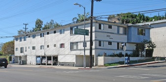 Building Photo - 3431 Club Dr