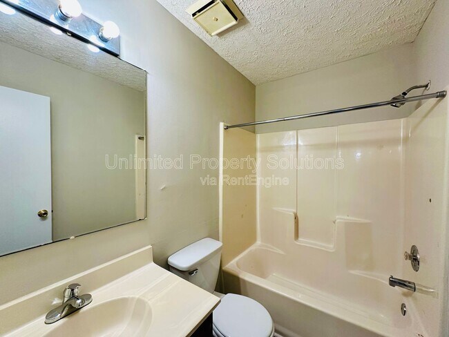 Building Photo - 205 Sunn Aire Ct