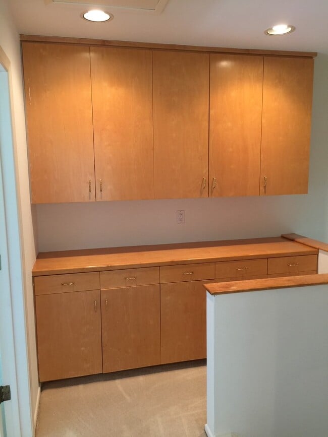 Building Photo - 11573 Viking Ave