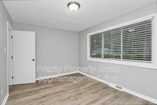 Building Photo - 1808 Herrin Ave