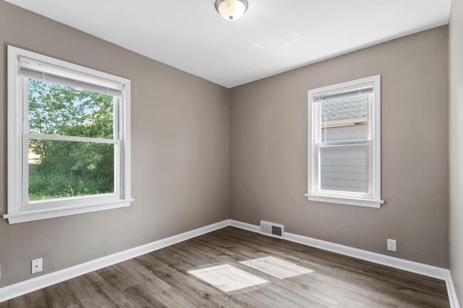 Building Photo - 5124 N 41st St