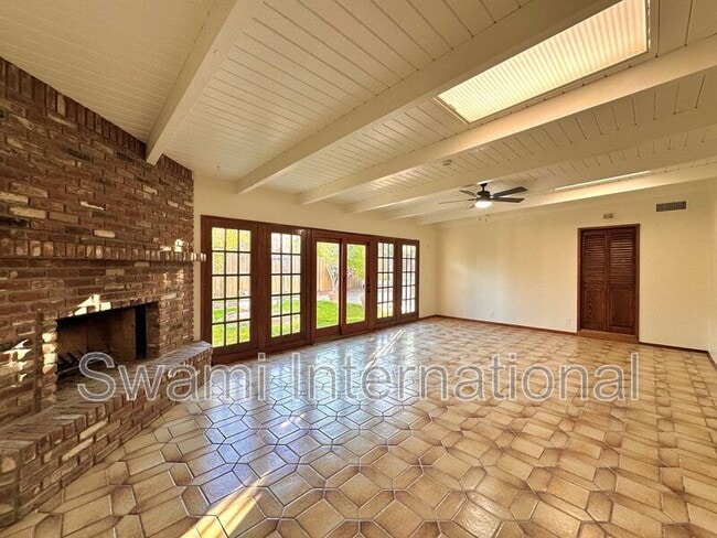 Building Photo - 1820 Avenida Estudiante