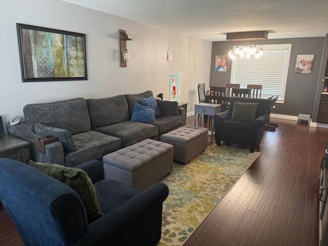 Building Photo - $500 move-in special! Spacious 4-bdrm/2.5-bath Hillsboro home. Fenced yard w/ covered deck, 2-car...