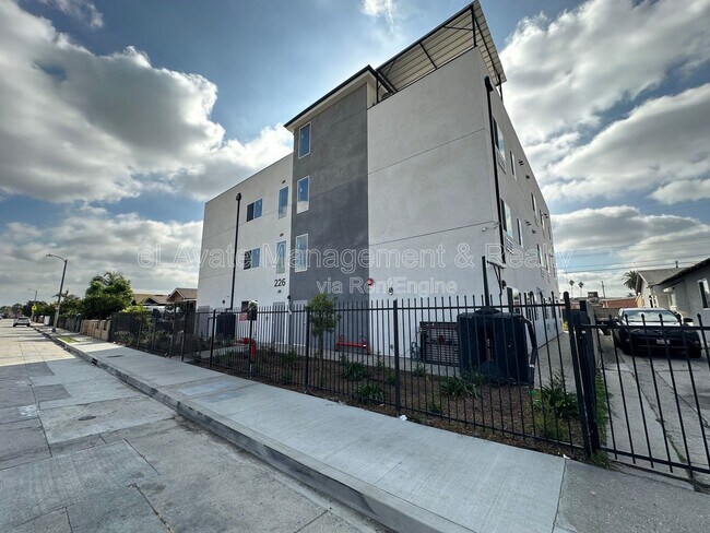 Building Photo - 226 W 87th St