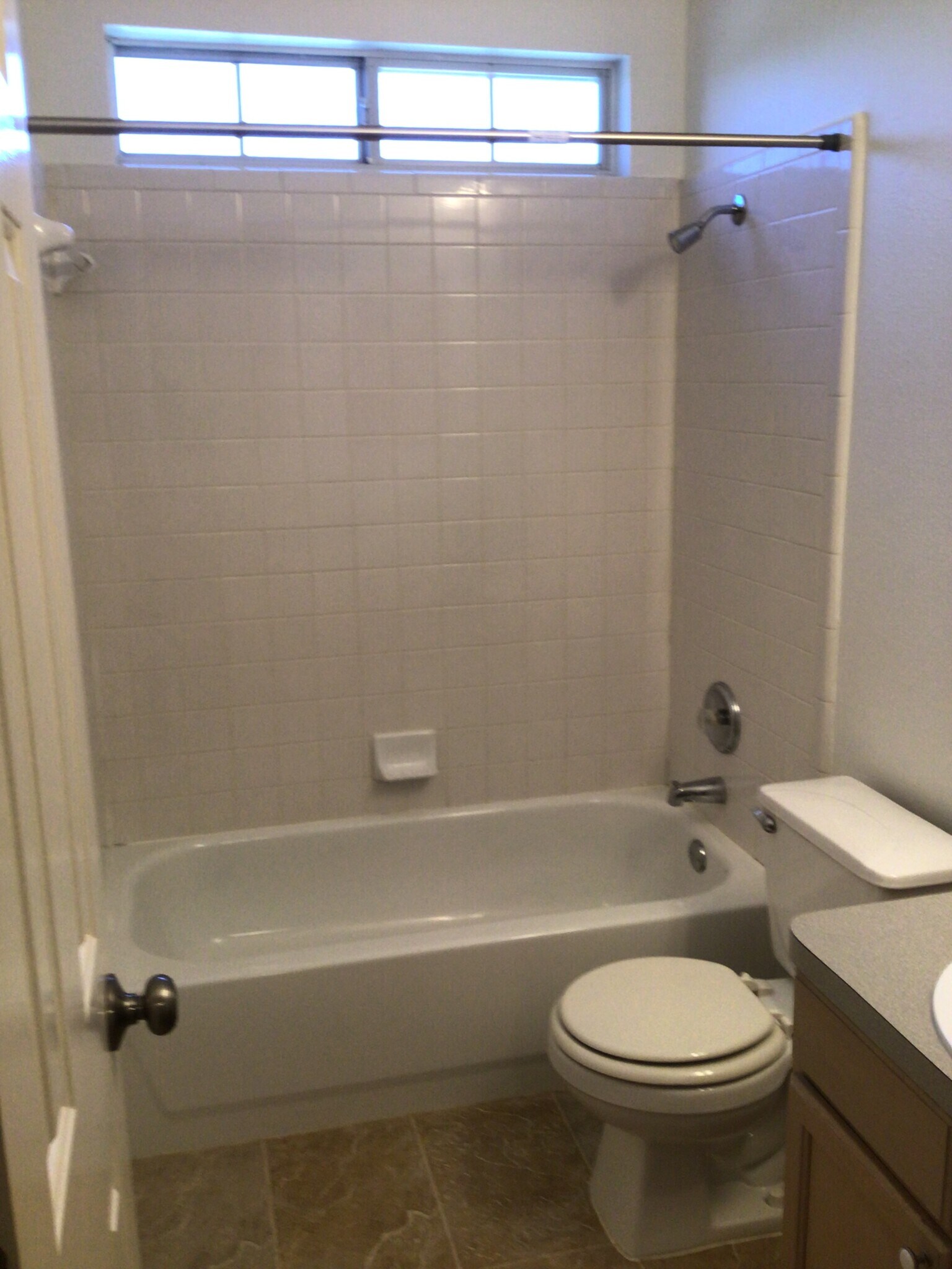 Hall bathroom - 2913 Whisper Oaks Ln