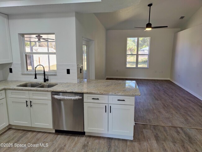 Building Photo - 219 Aladdin St NE