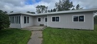 Building Photo - Adorable 3 Bedroom Home