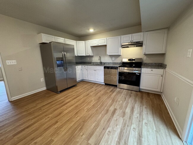 Building Photo - 5140 Redbud Rd