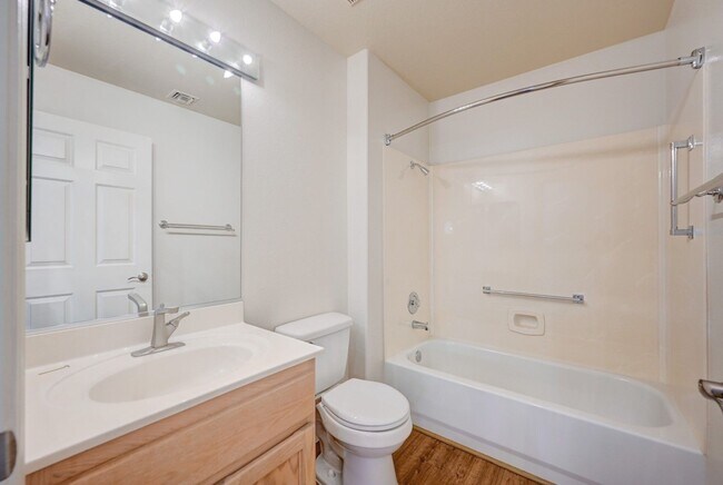 Building Photo - Charming 2 Bedroom, Single-Story Home in S...