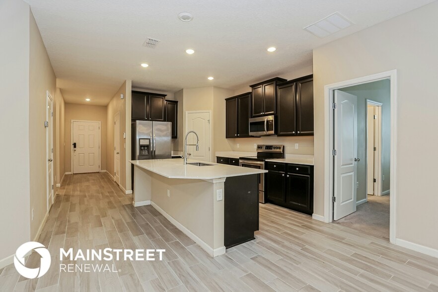 Building Photo - 16180 Blossom Lake Dr