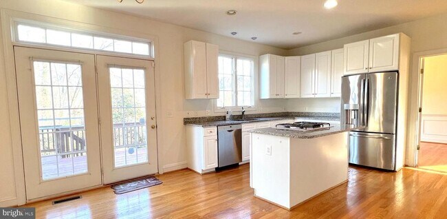 Building Photo - 1305 Providence Terrace