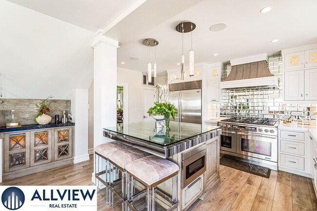 Building Photo - Stunning Beach House located on Newport Be...