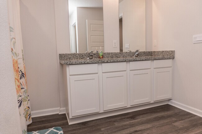 Building Photo - 3431 Phoenix Ct