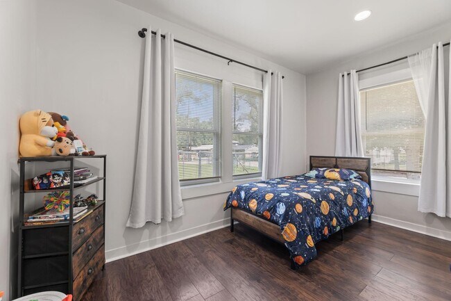 Building Photo - 1010 Long St