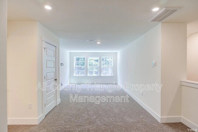 Building Photo - 6943 Doddridge Ln