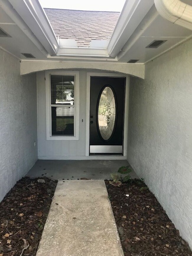 Building Photo - Adorable 3/2 located in Oviedo - Alafaya W...