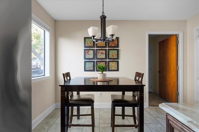 Building Photo - 737 Summerwood Dr