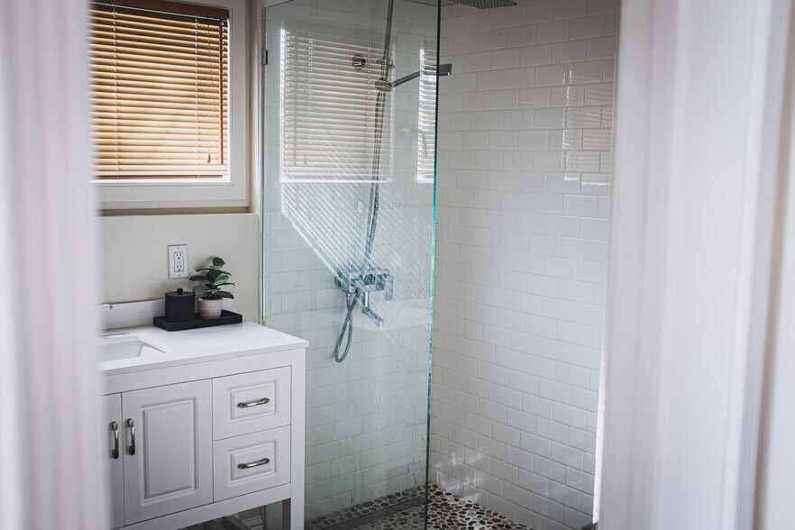 Building Photo - 2050 Cyprean Dr