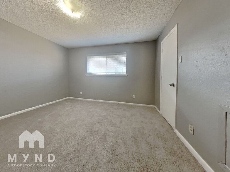 Building Photo - 314 Towne House Ln