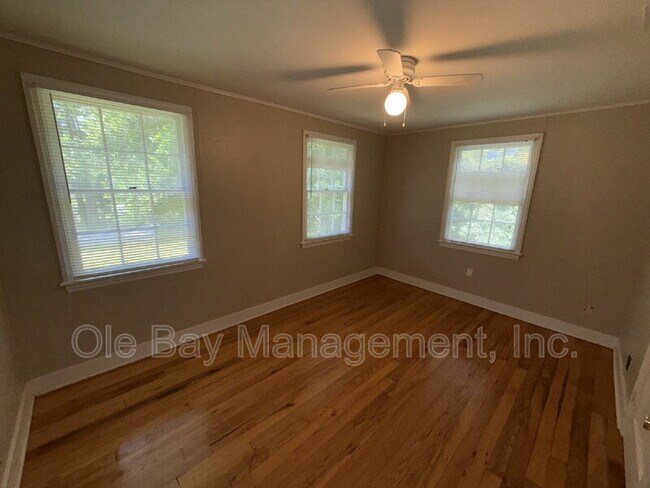 Building Photo - 5175 Brentwood Ln