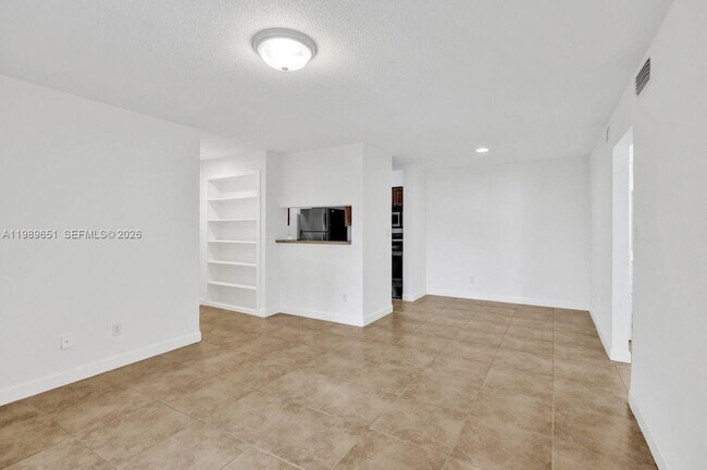 Building Photo - 949 Riverside Dr