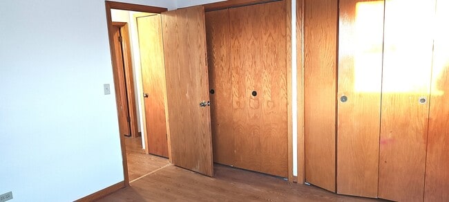 Building Photo - 2412 N 76th Ave